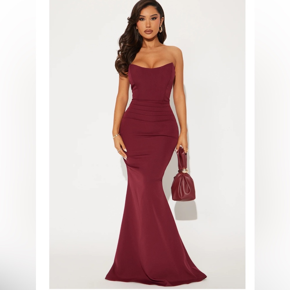 Elegant Burgundy Strapless Dress